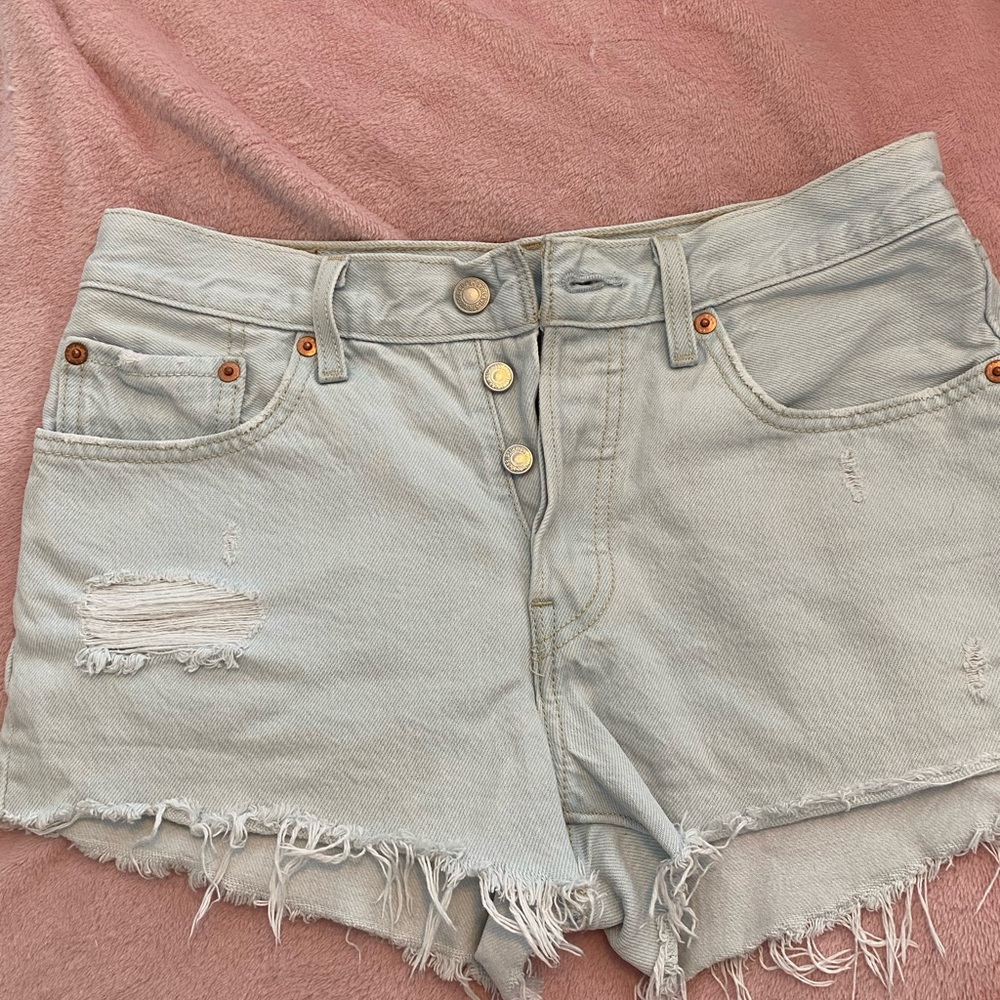 501 Levi’s white wash Jean shorts - Picture 6 of 7